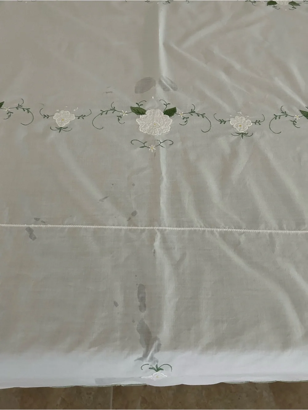 Vintage Floral Embroidered Tablecloth 98x64 AND Set of 14 Napkins White Elegant